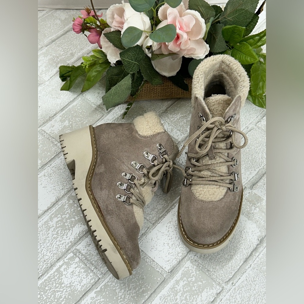 Kohl's Beige and Cream Winter Boots